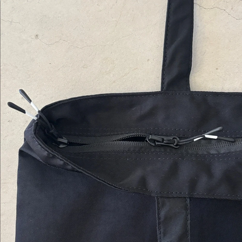 Sale! Sale! NWT Fabletics Los Angeles CA Zippered and Lined Tote Bag